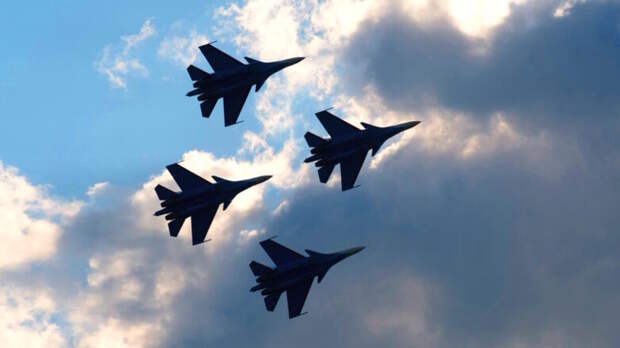 Над Балтикой прошел учебный бой российских истребителей с условным противником