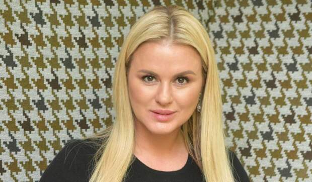 «Наслаждайтесь!»: Семенович в фате и белом платье ответила на вопрос о свадьбе