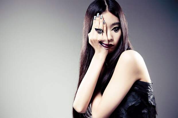 Японская художница Чу-Сан использует тело для создания сюрреалистичных картин тело, художница