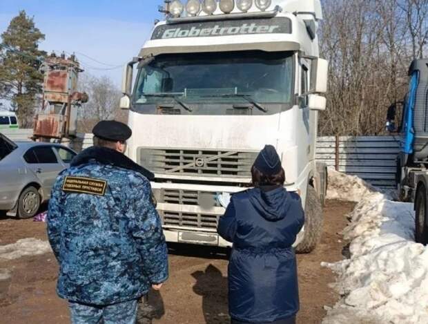 В Ярославской области приставы арестовали тягач предпринимателя, который должен по 58 исполнительным производствам
