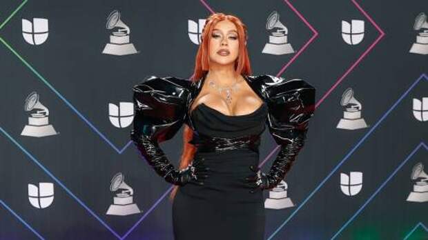 Latin Grammy Awards 2021: Кристина Агилера в платье с латексными рукавами буфами произвела фурор на красной дорожке