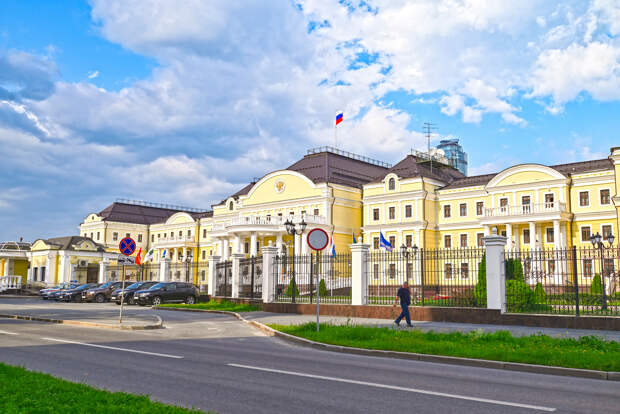 Артемий Лебедев окрестил одно здание в России «феерической блевотиной»