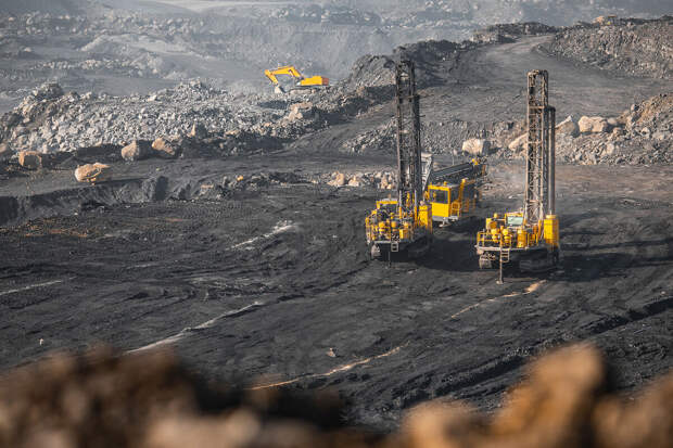 Сход селя стал причиной обрушения на угольном разрезе в Магаданской области