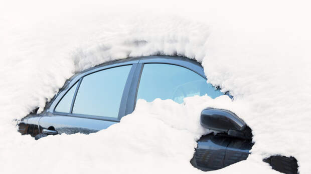 Автоюрист Рождественский: заваленную снегом машину могут эвакуировать