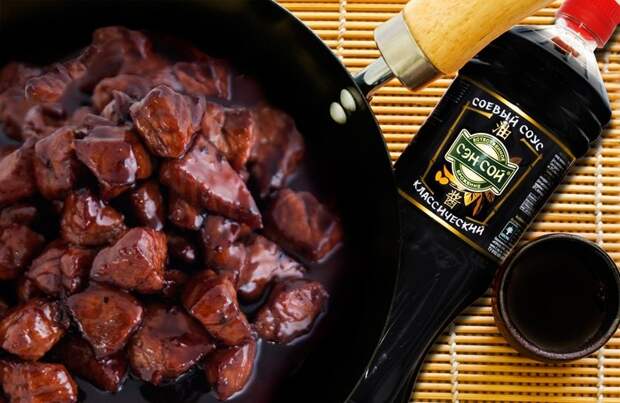Соевый соус раскрывает вкус и аромат любого мяса. / Фото: 1000.menu Соевый соус раскрывает вкус и аромат любого мяса. / Фото: 1000.menu
