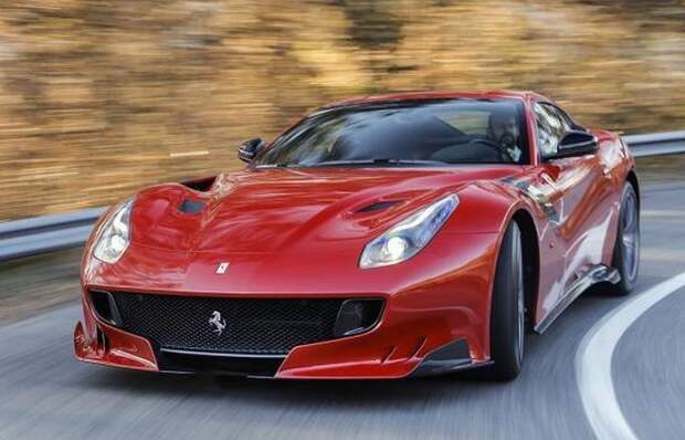 Автомобиль Ferrari F12tdf.