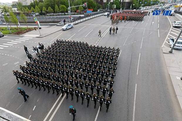 Песков: военной техники на параде 9 Мая в Москве не будет — ради минимизации рисков