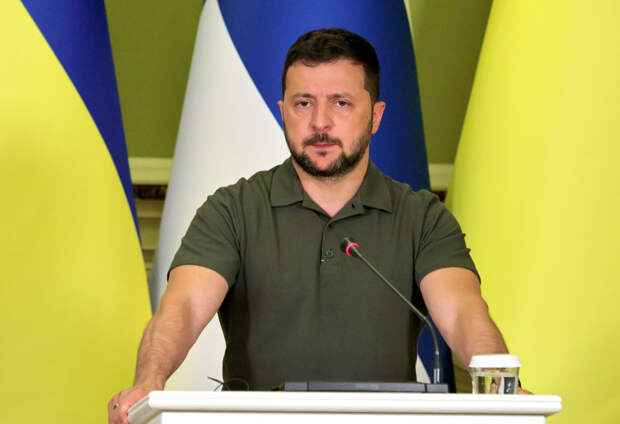 На Украине посоветовали Зеленскому «оглядываться» из-за исходящей из США угрозы