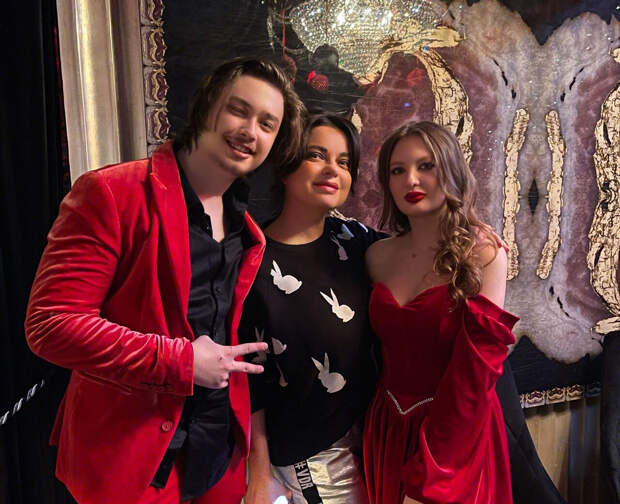 Огромные расходы: стало известно, какую сумму Наташа Королева потратила на отдых с сыном и невесткой