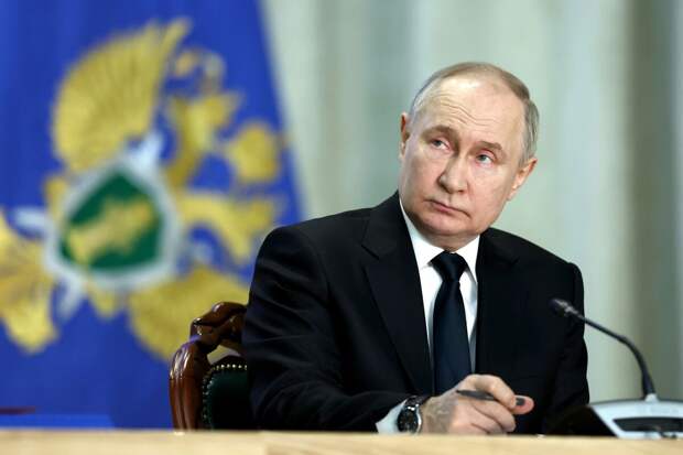 Путин поручил создать систему противодействия преступлениям в интернете