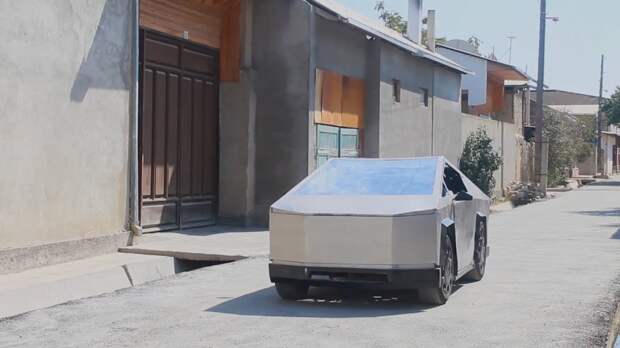 В Таджикистане создали копию Tesla Cybertruck