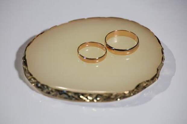 Аллергия из‑за обручального кольца: чем опасны дешёвые сплавы