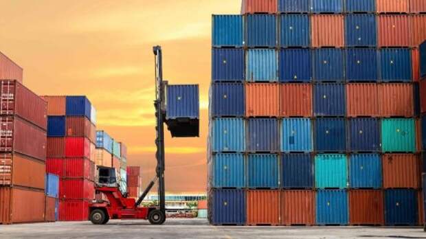 Экономист Холод: поставки грузов из КНР растут в цене на фоне дефицита контейнеров