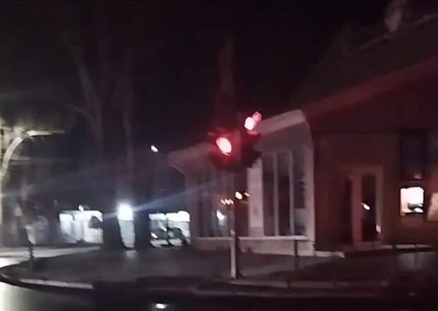 Возле Обжоры на Текстильщике как обычно...потоп https://t.me/webmoney_dn/317350Video: Видео от Донецкая группа новостей|Донецк.ДНР