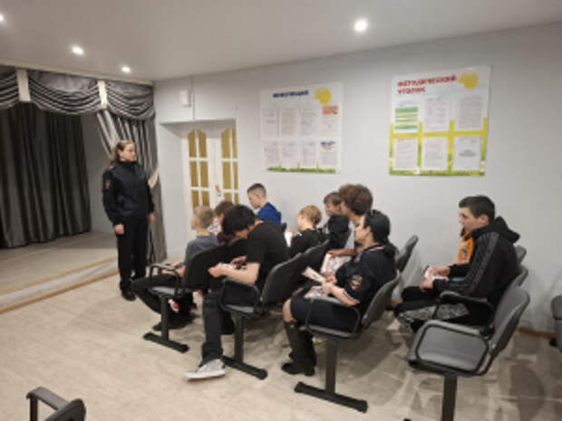Полицейские Пензы встретились со школьниками и студентами в рамках акции «Сообщи, где торгуют смертью»