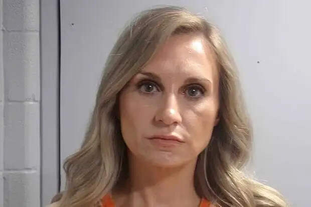 Daily Mail: мэр города в США совратила 16-летнего друга своего сына, ей грозит срок