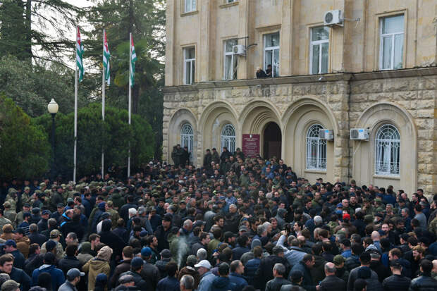 Журова: власти Абхазии не хотят использовать силовые меры при протестах