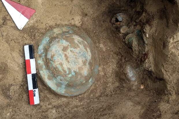 На территории больницы нашли 34 древнеримские гробницы