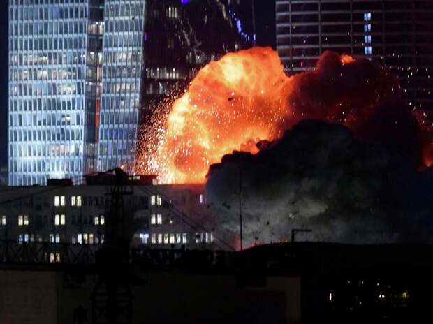 Взрыв в Тель-Авиве во время иранской атаки© AP Photo / Tomer Neuberg