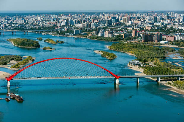 В Новосибирске жители двух ЖК боятся обрушения домов из-за размыва берега