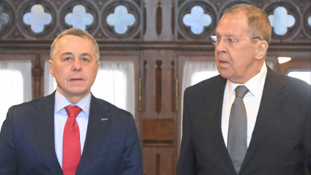 «Часть истории»: Кассис подарил Лаврову шкатулку с музыкой Чайковского