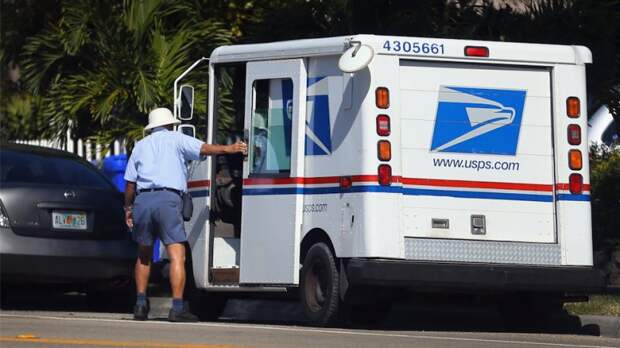Почтальон за работой Grumman LLV, почта, почтовый фургон