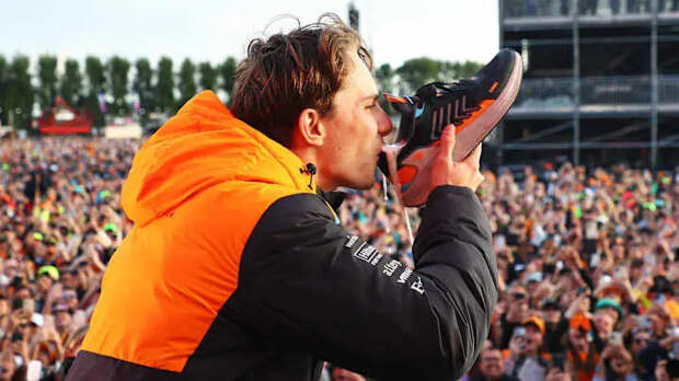 Почему люди пьют из обуви: от пуантов до гоночных ботинок