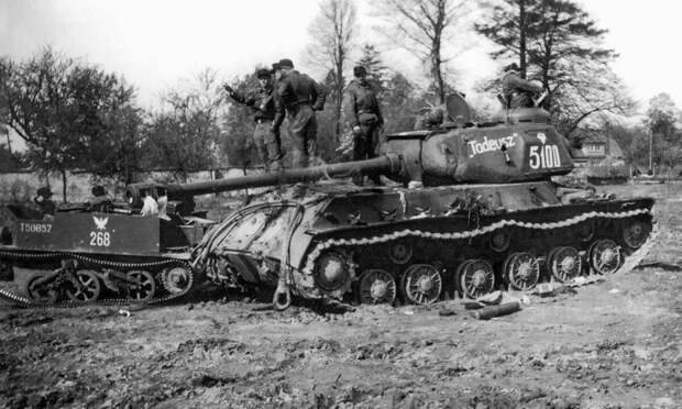 Захваченный в Баутцене польские тяжёлый танк ИС-2. Архивное фото