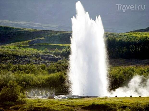 Наблюдать бурлящие гейзеры долины Хаукадалур ежегодно приезжают сотни тысяч туристов, Исландия / Исландия