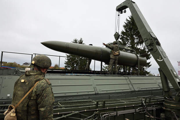 Медведев: российское оружие могут получить все, кто считает США врагами