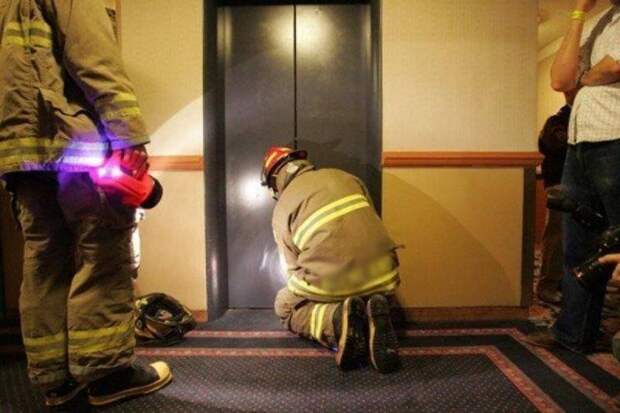 Как выжить в падающем лифте: что категорически нельзя делать