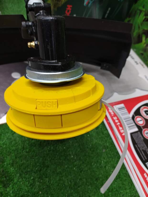 "И зачем так маяться, убери леску с триммера". Сосед подсказал, как легко косить траву и не тратиться на дорогую леску