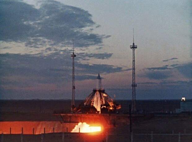 Запуск первого искусственного спутника Земли. Дата запуска «Спутника-1» является началом космической эры человечества. 4 октября 1957 года