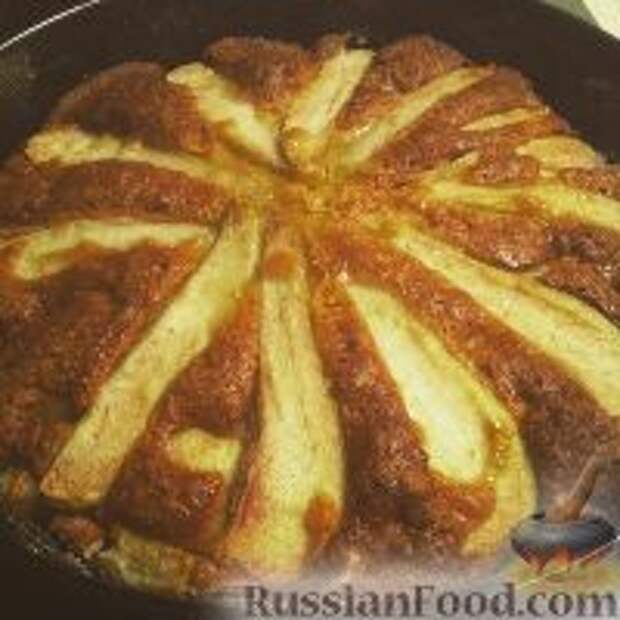 Фото к рецепту: Шарлотка с грушами