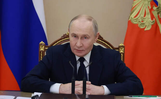 Путин поручил убрать избыточные препятствия для внедрения ИИ в России