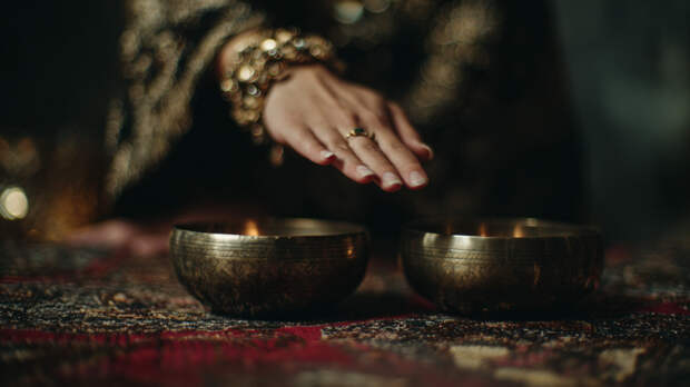 «На вас порча»: почему в России вдвое вырос спрос на услуги эзотериков