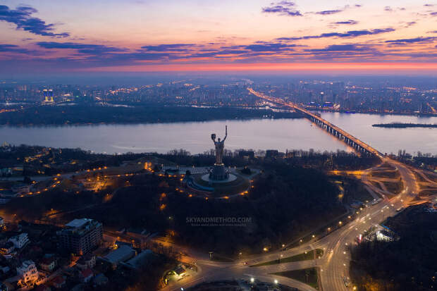 Монумент Родина-мать