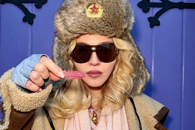 Украинцы раскритиковали Мадонну за шапку-ушанку
