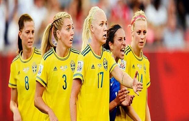 Сборная Швеции выиграла бронзовый кубок мира, обыграв Англию со счётом 2:1
