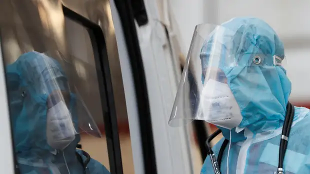 На Украине вводится третья доза вакцины от COVID-19 для медиков