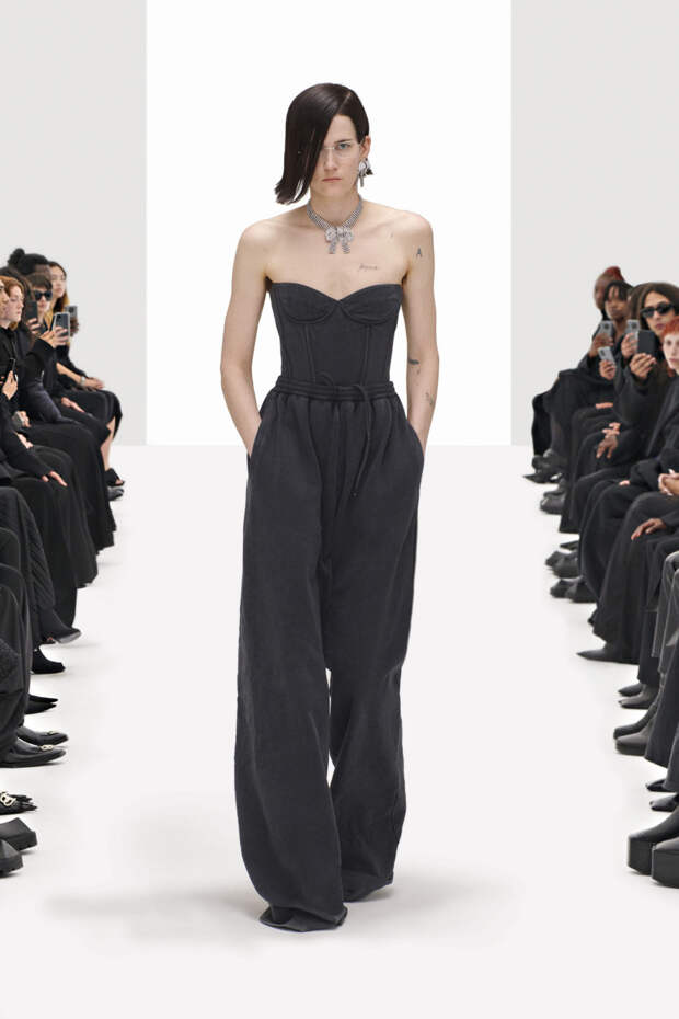 Balenciaga весна–лето 2022