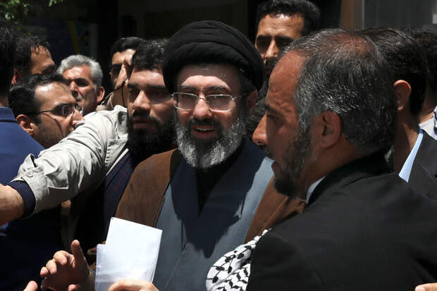 Стало известно, почему новый верховный лидер Ирана не появляется на публике