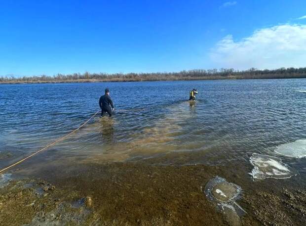 Машина утонула в реке под Астраханью