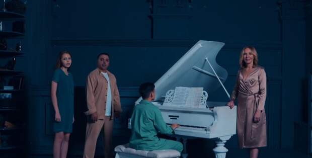 Нижегородская телеведущая снялась в клипе на песню «В доме свет гори»