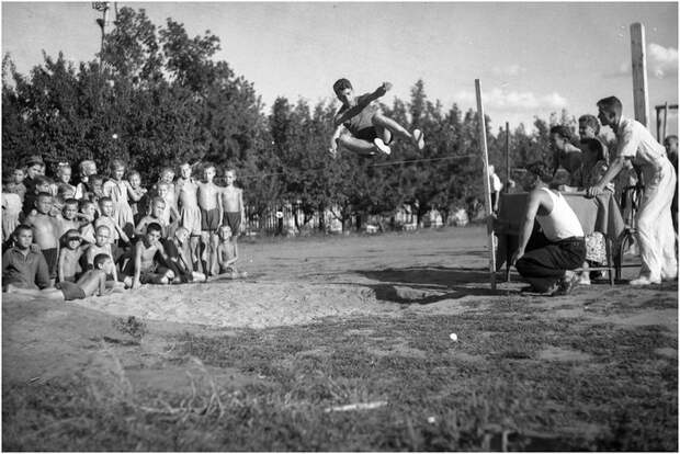 Как 80 лет назад жила сельская молодёжь