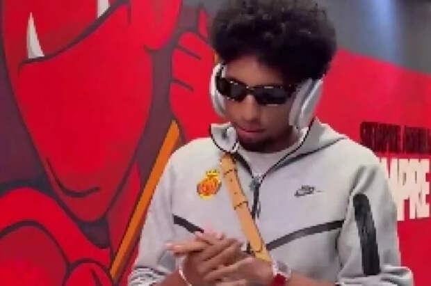 Футболисты «Мальорки» приехали на матч в спортивном костюме, как у Мадуро