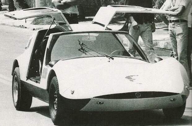 Scavas. Первая греческая мечта о собственном суперкаре, проект инженера Вассилиоса Скаваса образца 1973 года. Всего он построил две модели - Scavas 1 (на фотографии) и более поздний Scavas 2 в 1992 году. Интересно, что обе машины были зарегистрированы, и Скавас ездил на них сам, но «продавить» серийное производство он так и не сумел.