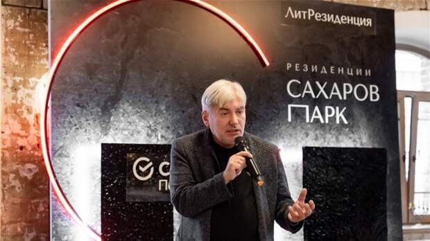 Писатель Евгений Водолазкин выступил в Барнауле с лекцией и прочитал фрагменты новой книги