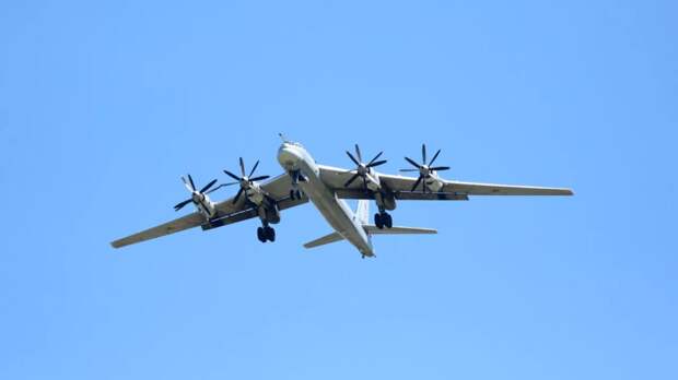 МО: самолёты Ту-95МС выполнили плановый полёт над Баренцевым и Норвежским морями