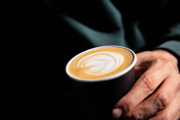 Сомнолог Исап: Пить кофе следует через час после пробуждения